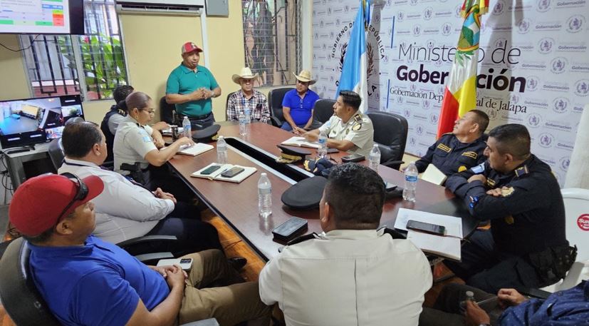 Reunión estratégica para reforzar la seguridad en Santa María Xalapán, Jalapa