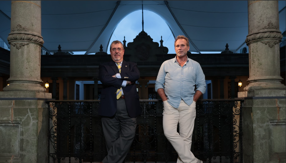 El presidente Bernardo Arévalo compartió con el director del Inguat, Harris Whitbeck en el Tiktok Live.