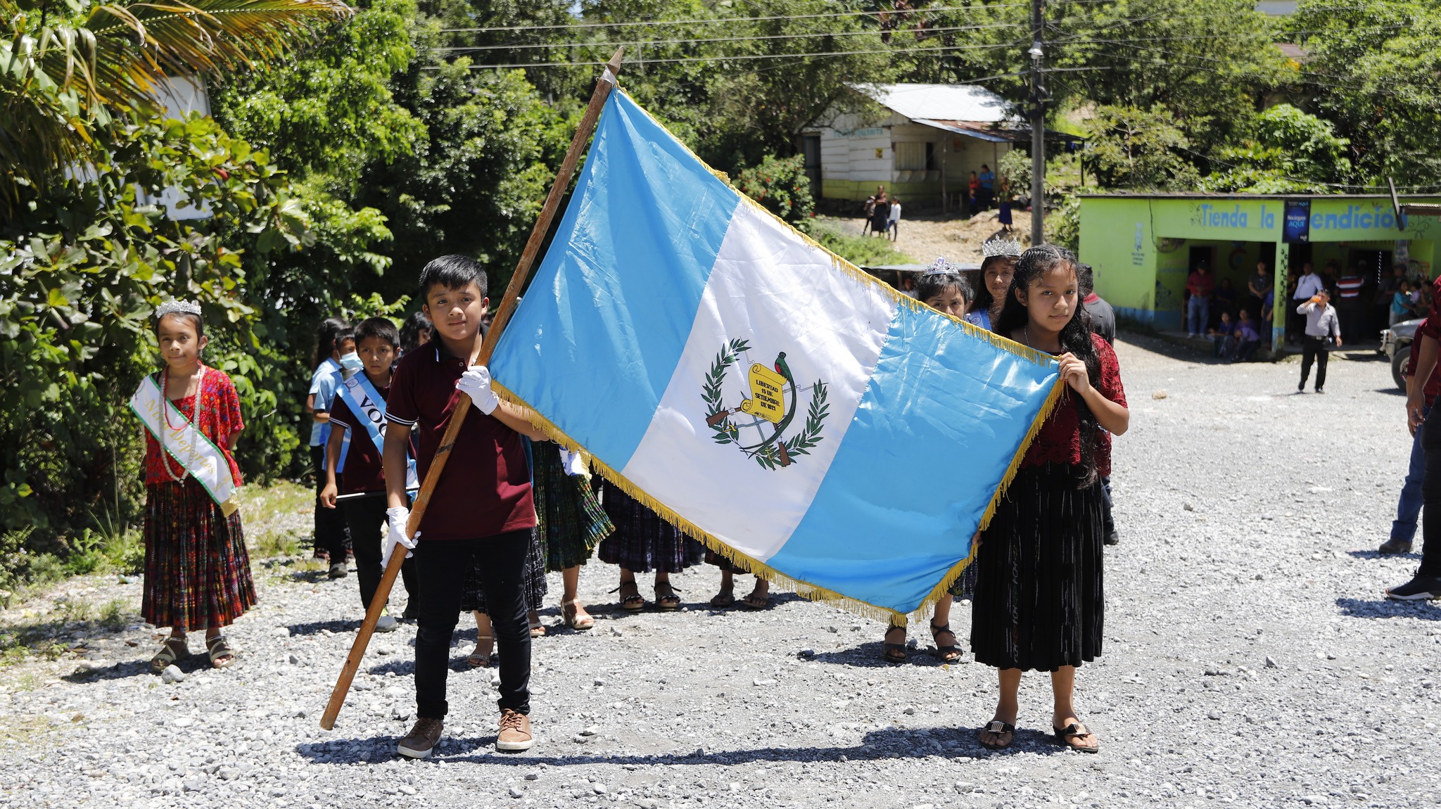 Celebran colocación de primera piedra para la construcción de escuela en San Cristóbal Verapaz