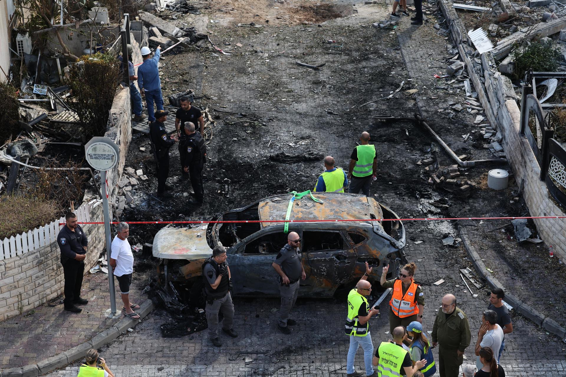 Área de impacto de un misil enviado por Hezbolá, cayó en un barrio residencial al norte de Israel. / Foto: EFE.