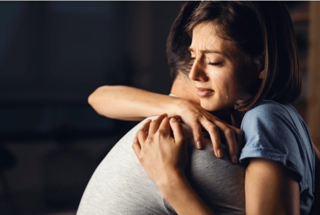 La prevención del suicidio requiere abordar también los factores sociales que influyen