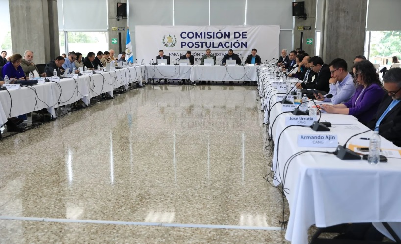 La elección de los candidatos a integrar la Corte Suprema de Justicia y de Apelaciones está a cargo de la Comisión de Postulación.