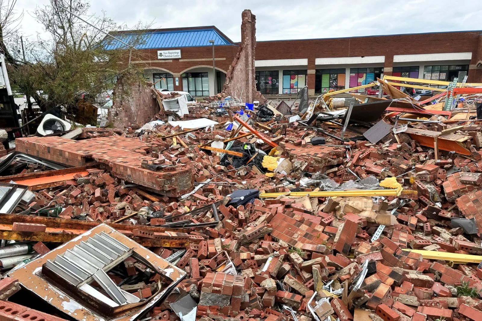 El Minex brinda apoyo a connacionales afectados por el paso del huracán Helene, que causó cuantiosos daños y dejó al menos cien muertos.