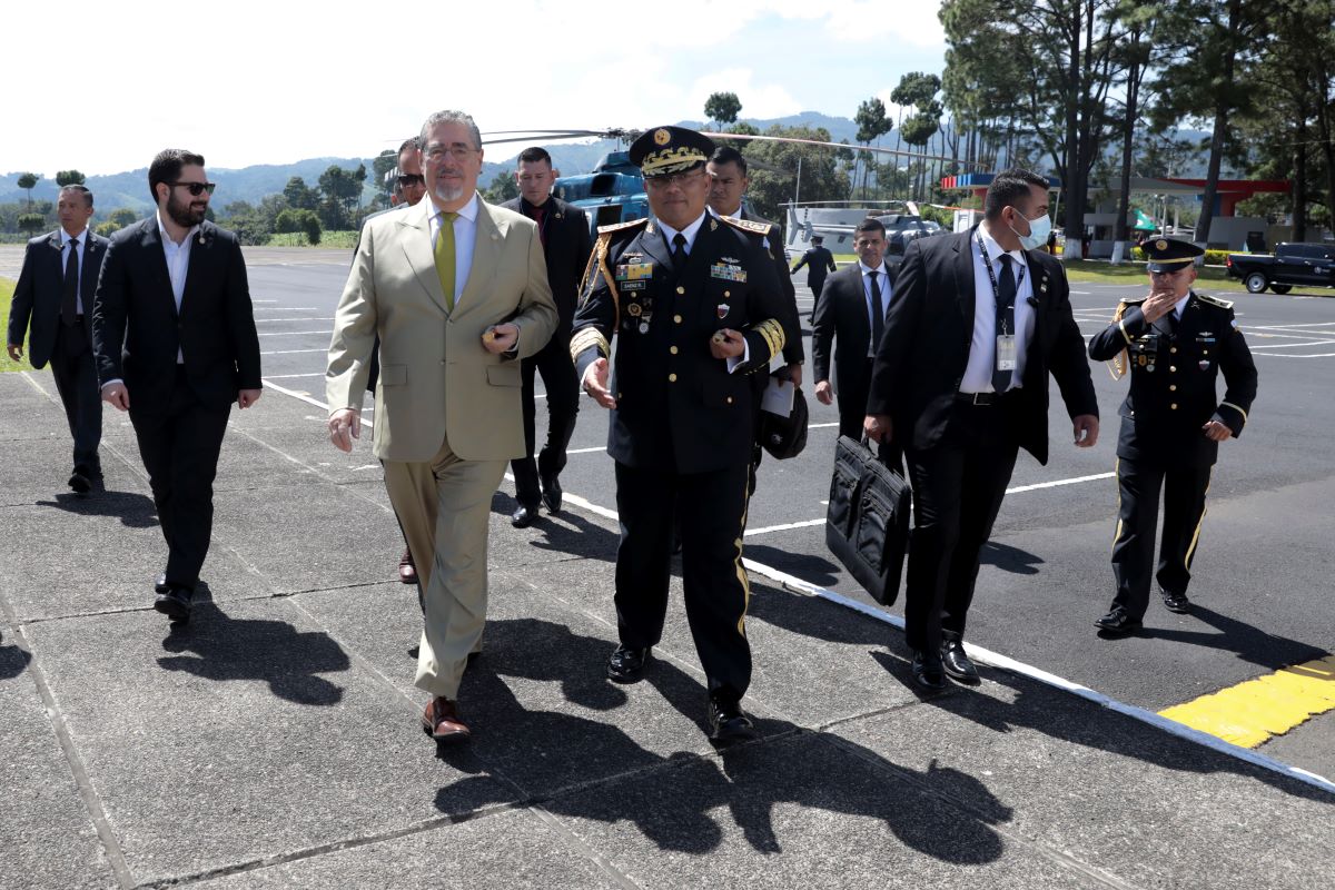 El presidente Bernardo Arévalo, durante el acto por el 151 aniversario de la Escuela Politécnica.