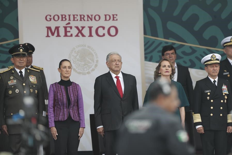 El presidente López Obrador junto a la presidenta electa Claudia Sheinbaum. / Foto: EFE.