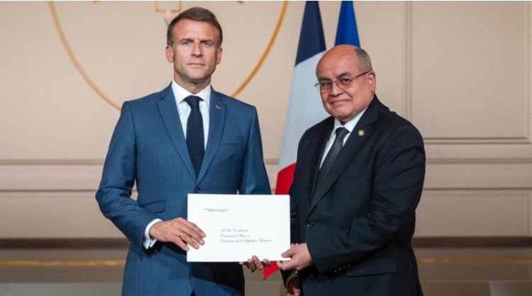Embajador guatemalteco entrega cartas credenciales en Francia