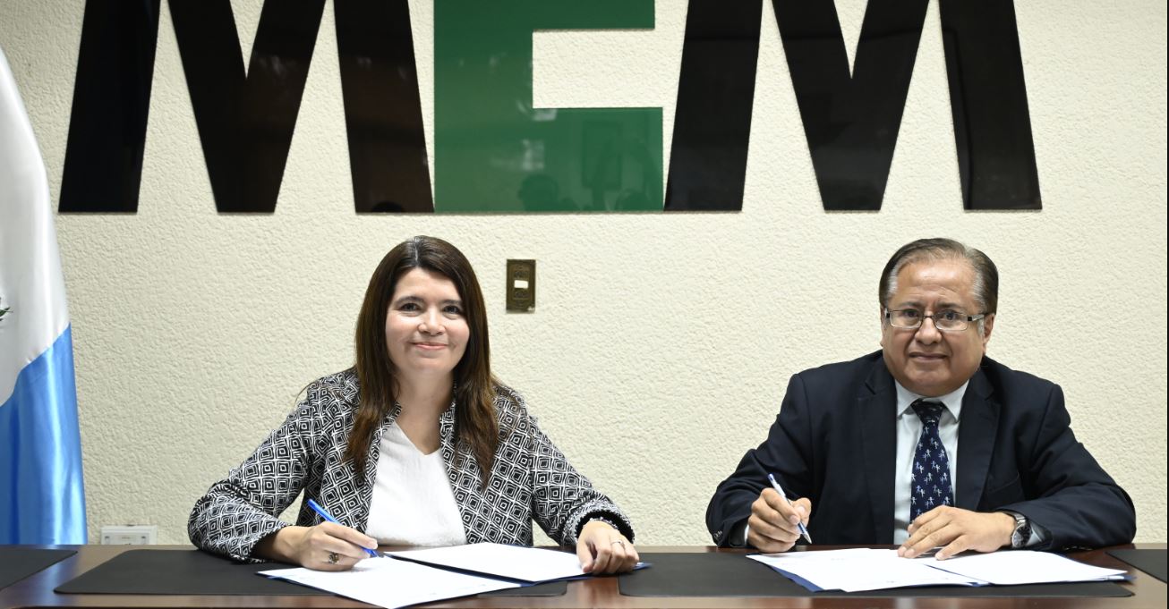 Firman convenio interinstitucional para avanzar en la electrificación rural