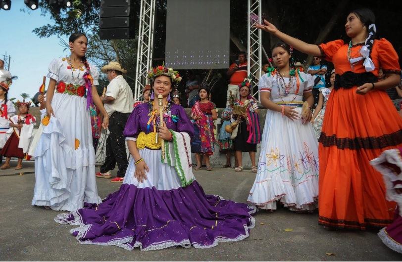 Al igual que en el Pajón, San Pedro Sacatepéquez, San Marcos, otros lugares también mantienen la tradición de elegir la Hija del Pueblo, como en Cuilapa, Santa Rosa.