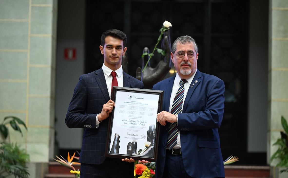 Homenaje póstumo a la doctora Lucrecia María Hernández Mack