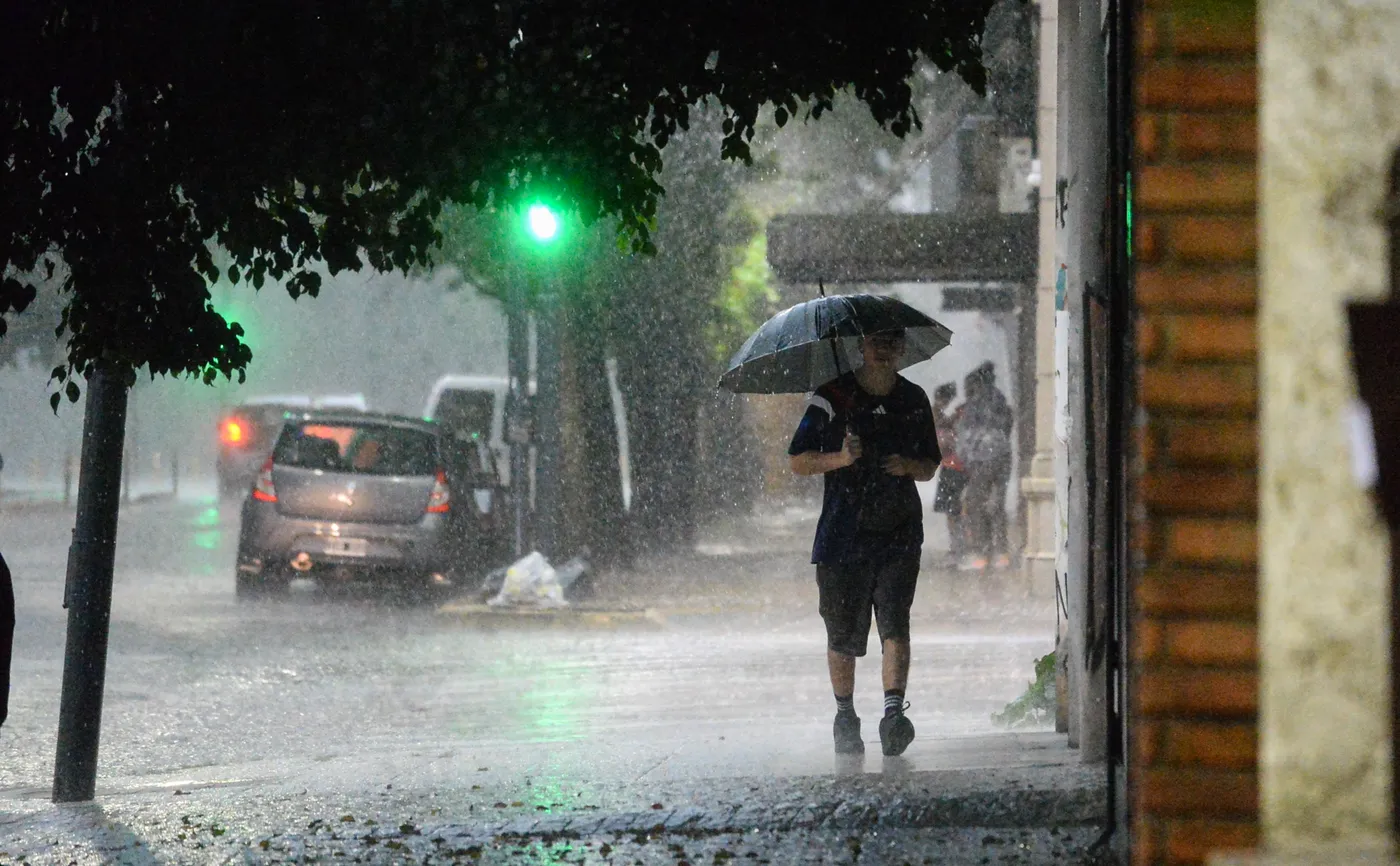 La lluvia tiende a ser más fuerte en las ciudades. / Foto: 0221.