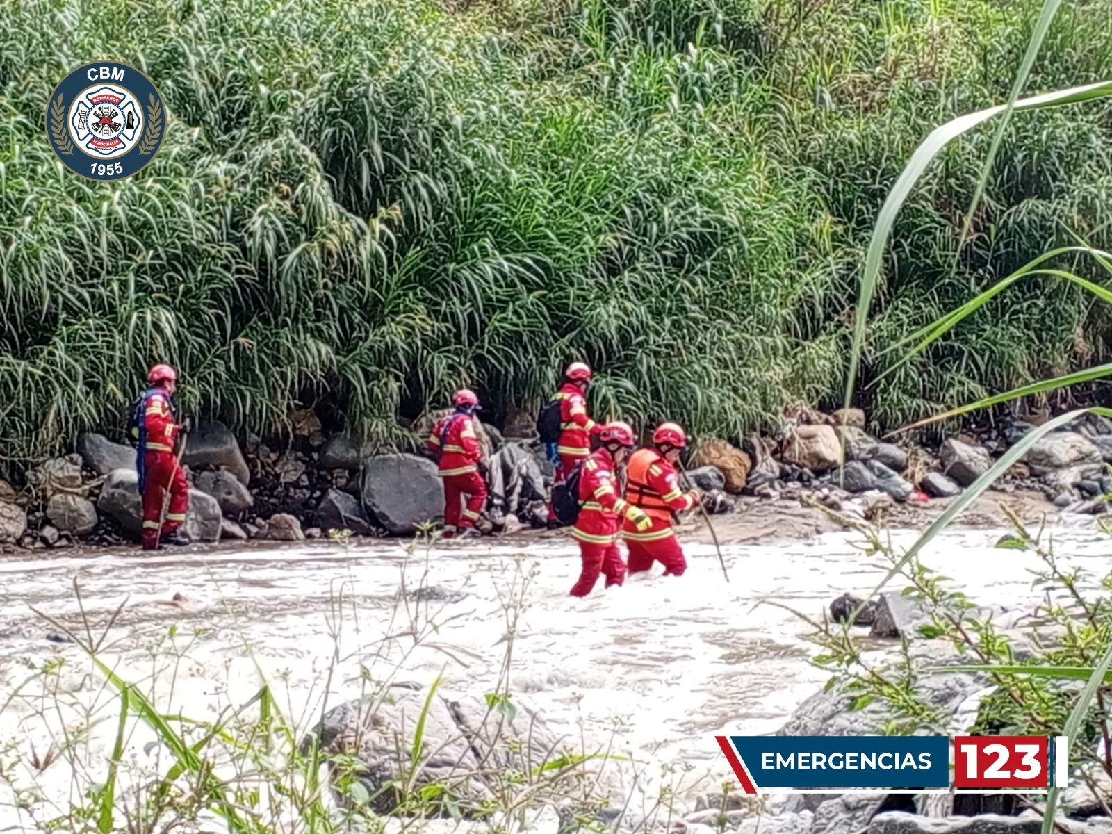 Bomberos rescatan cuerpo de menor arrastrado por río Las Vacas
