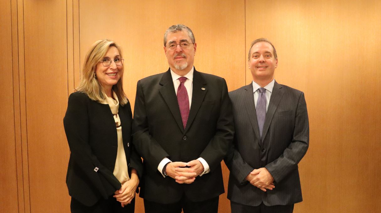 Presidente Bernardo Arévalo en reunión con CEAPI