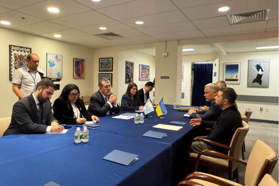 Presidente Bernardo Arévalo sostuvo reunión con el presidente de Ucrania, Volodímir Zelenski