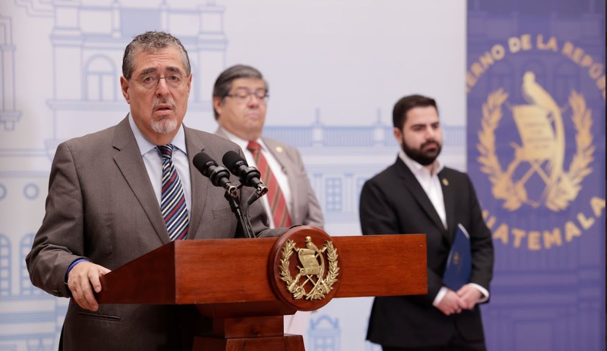 Presidente Bernardo Arévalo viaja México para participar en toma de posesión de Claudia Sheinbaum