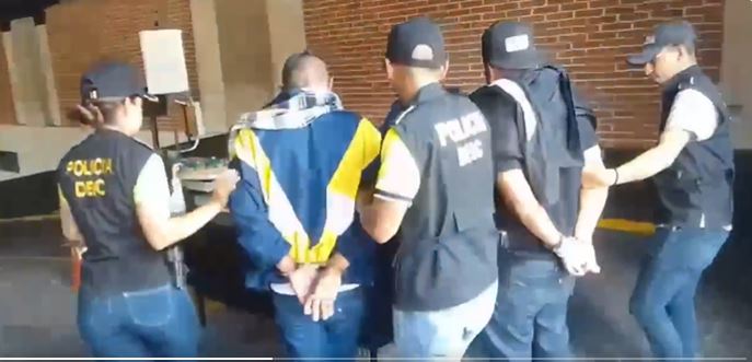 Privados de libertad usarán grilletes en pies y manos al asistir a citas médicas y juzgados