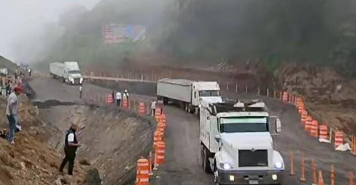 Según el viceministro de Infraestructura, esta semana definirán que empresa será la encargada de la rehabilitación en la Autopista Palín, Escuintla. / Foto: AGN.