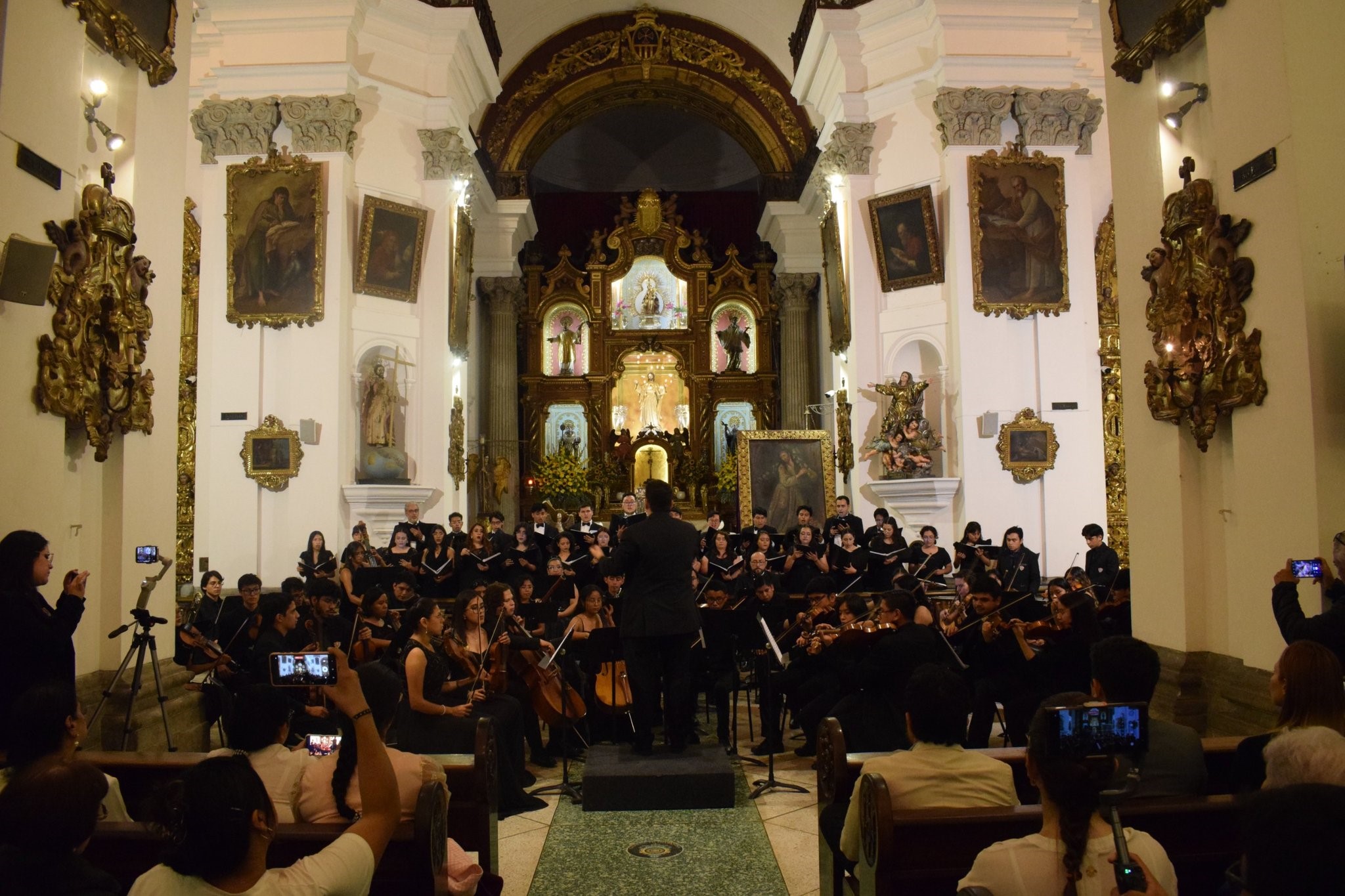 Parroquia de La Merced fue el escenario para escuchar la Misa de Réquiem de Mozart