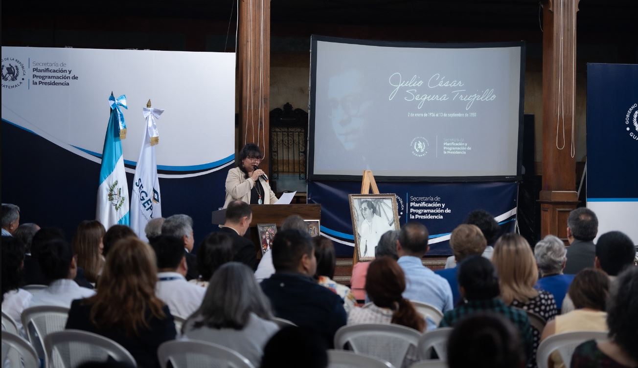 Segeplan rindió homenaje a exsecretario Julio César Segura Trujillo