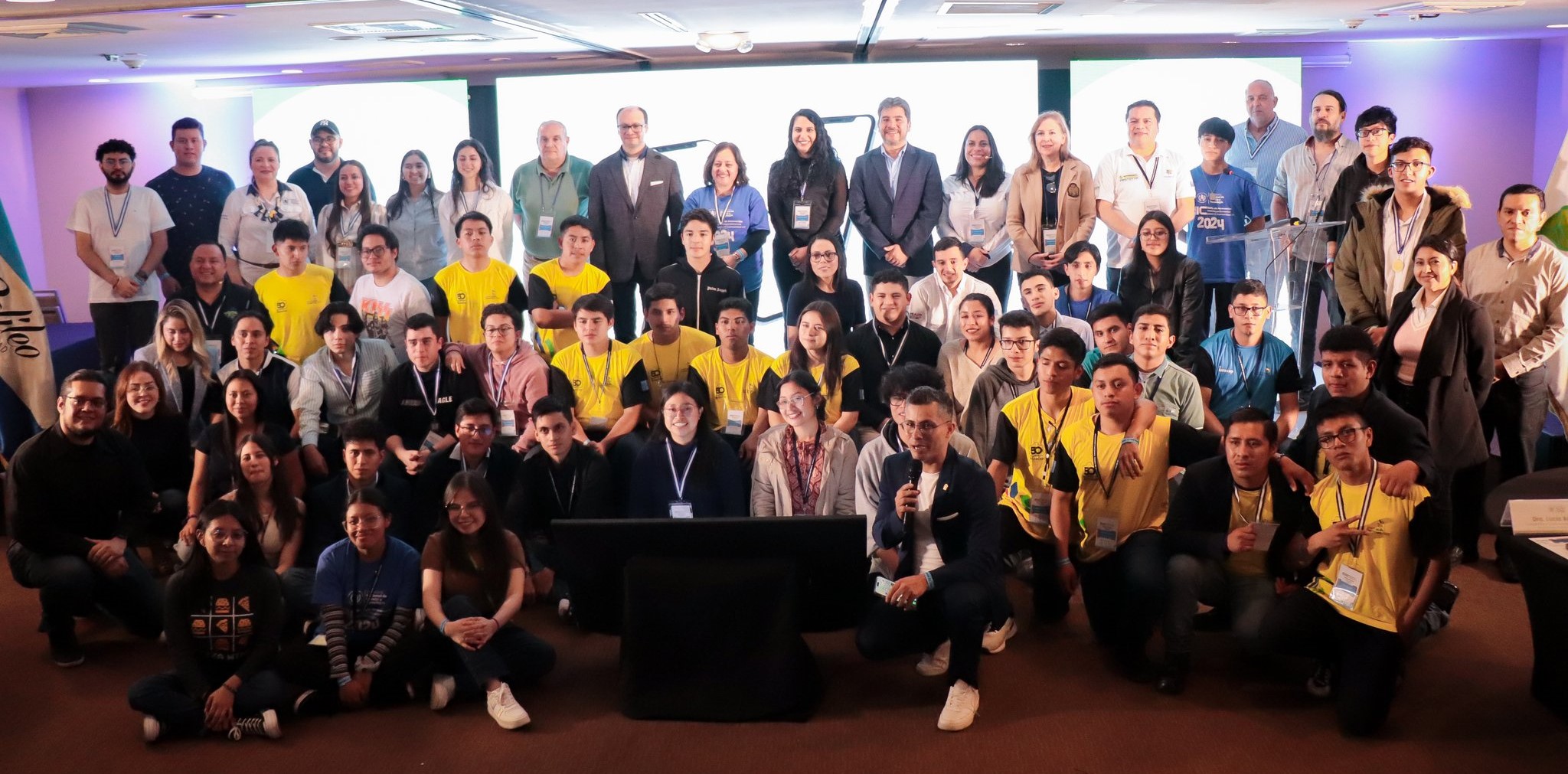 Durante tres días, grupos de jóvenes participaron en el desarrollo de tecnologías innovadoras que contribuyan a mejorar la calidad de vida en sus comunidades. / Foto: Senacyt.