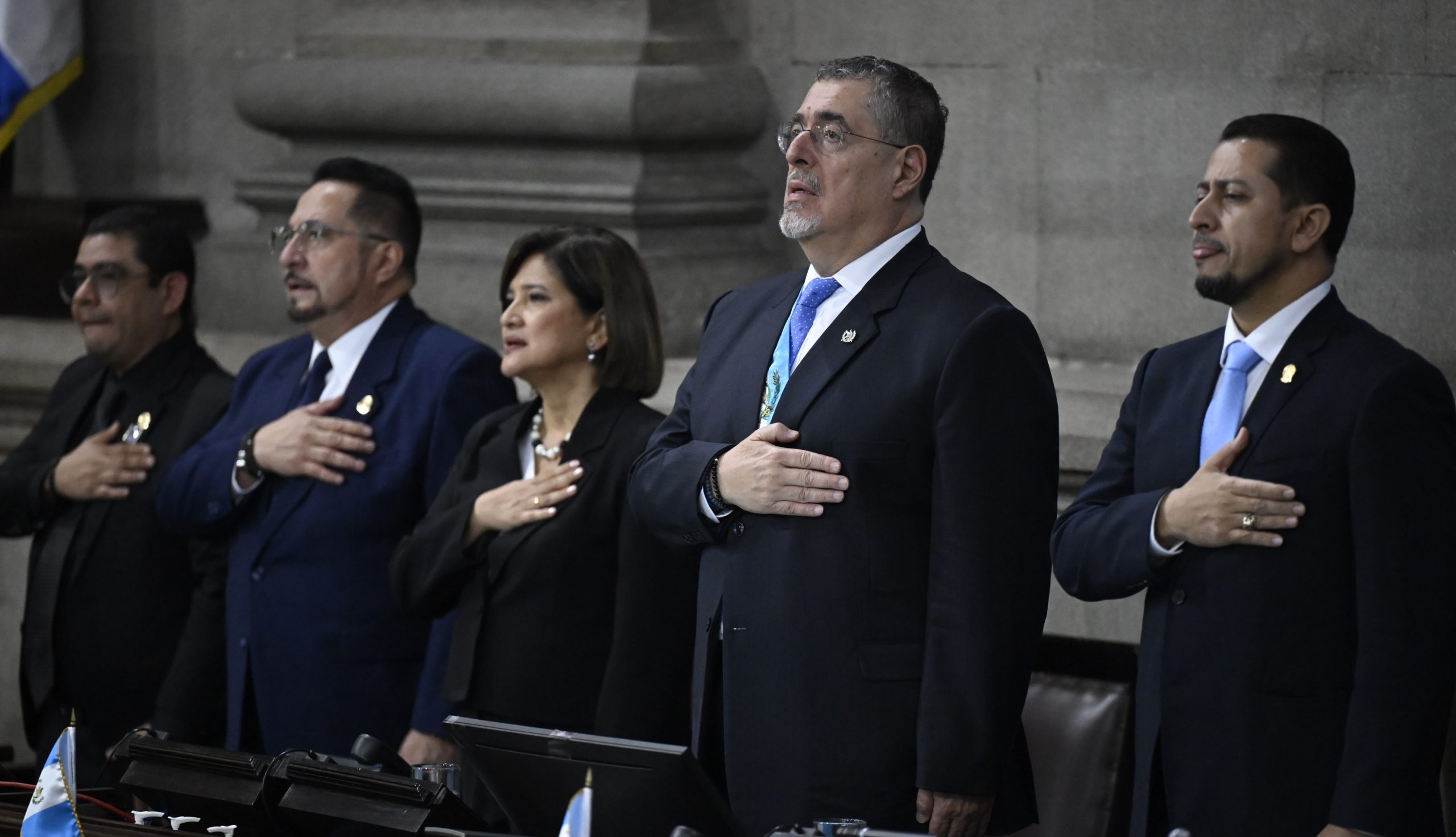 Presidente y Vicepresidenta participan en sesión solemne por 203 años de independencia