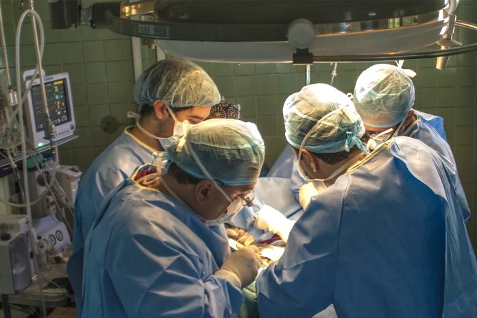 Luego de cinco años, médicos del IGSS realizaron con éxito el trasplante de riñón a dos pacientes. / Foto: IGSS.