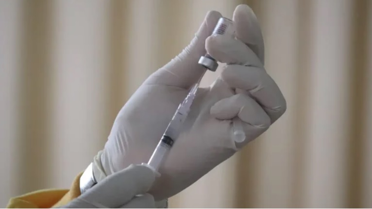 Una vacuna en fase de ensayo mostró ser eficaz para reducir los fuerza de la viruela símica (mpox) en un ensayo con simios.