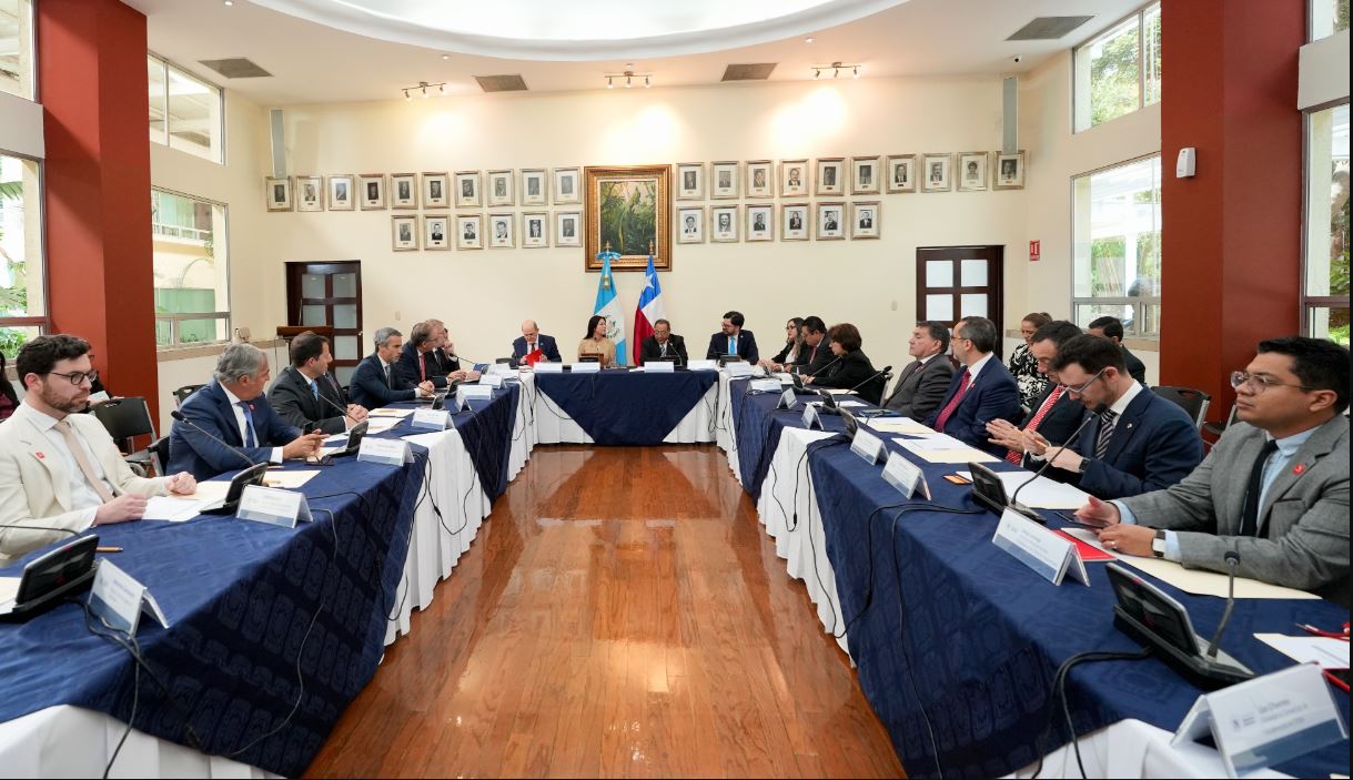 Viceministro de Relaciones Exteriores recibe a integrantes de misión empresarial y comercial de Chile
