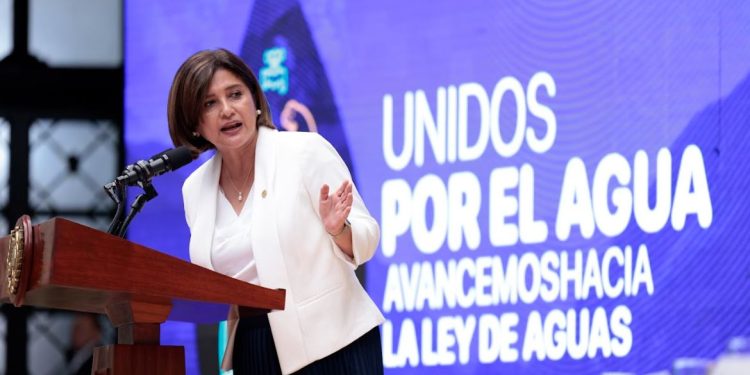 Karin Herrera: “El manejo responsable del agua es clave para nuestro futuro”