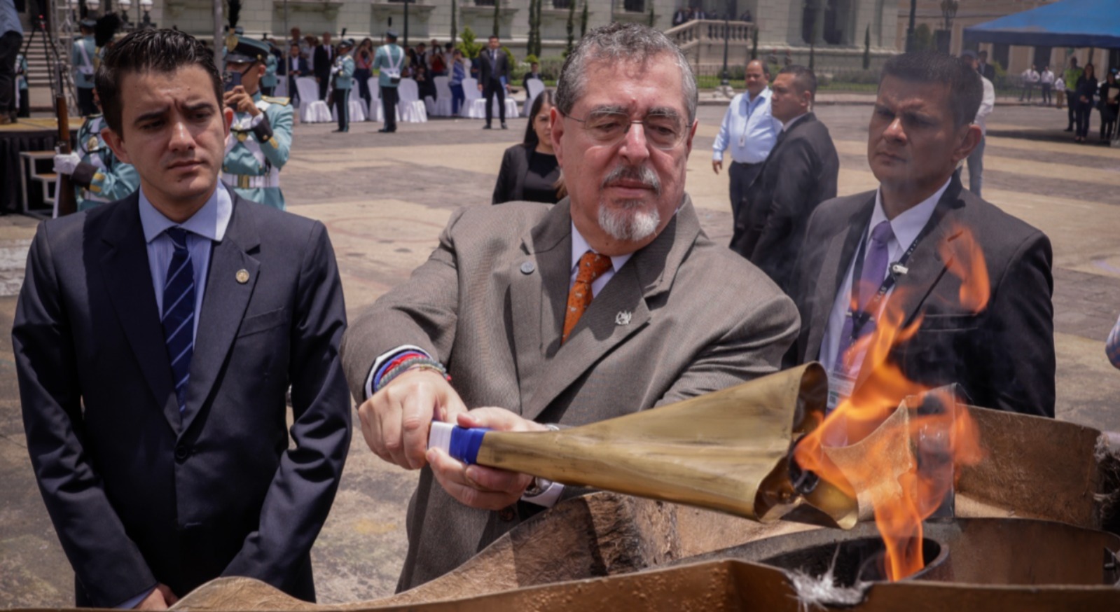 Presidente Arévalo enciende el fuego patrio y da inicio a las actividades de independencia