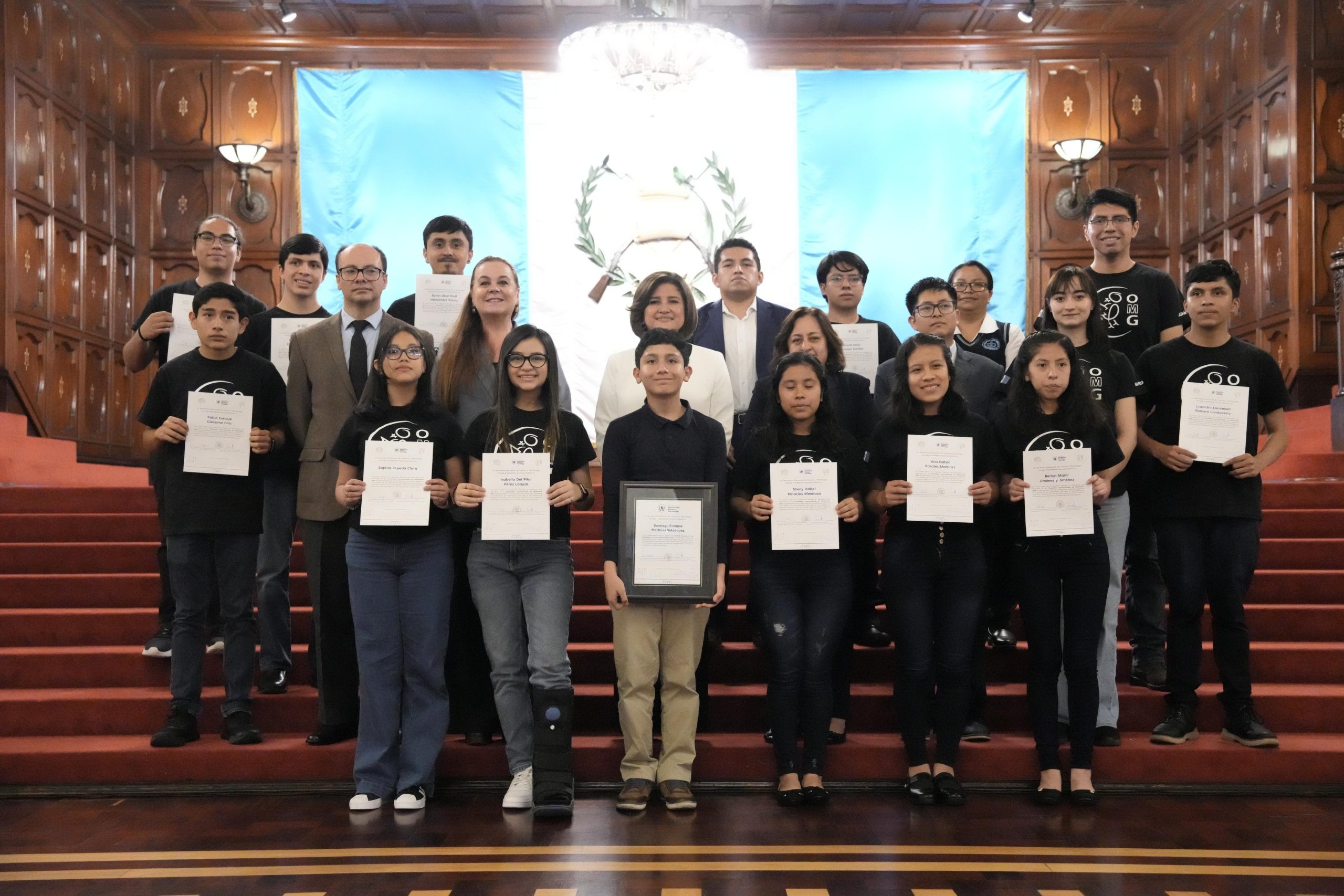 Vicepresidenta Herrera juramenta a Selección Nacional de Matemática