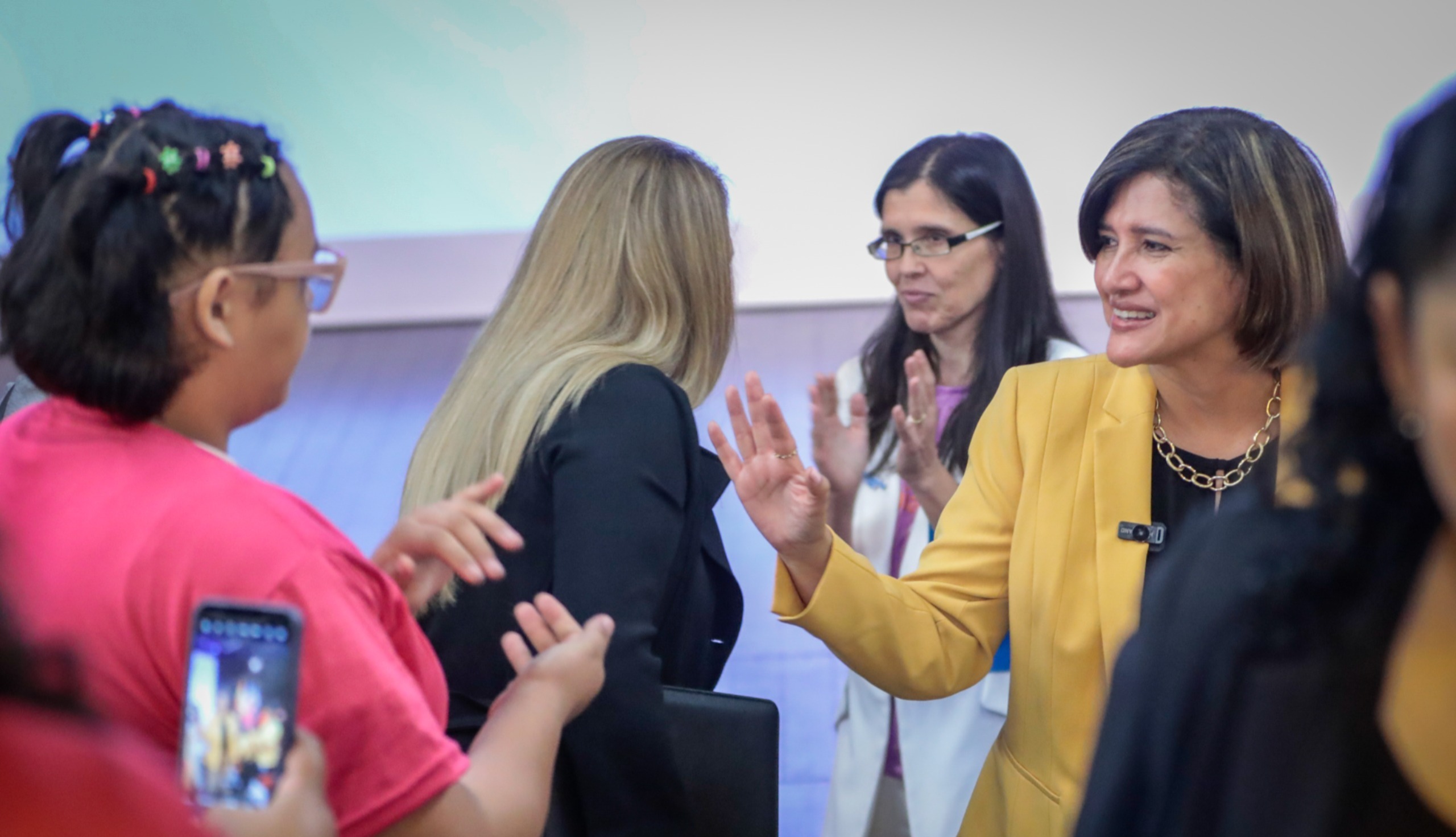 “Las niñas tienen derecho a tener derechos”, dice la vicepresidenta Karin Herrera