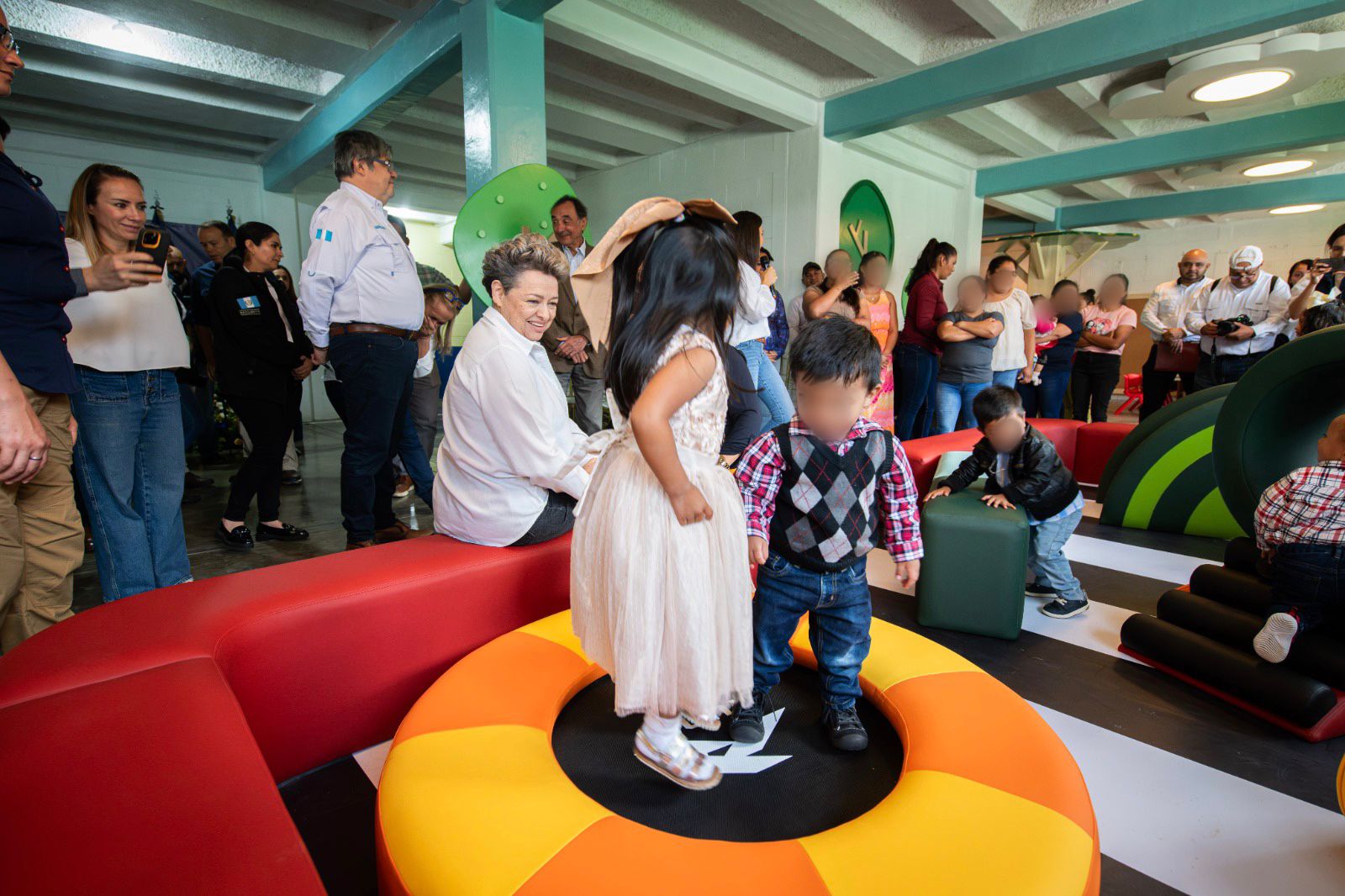 Primera dama participa en la apertura del espacio para los pequeños del COF