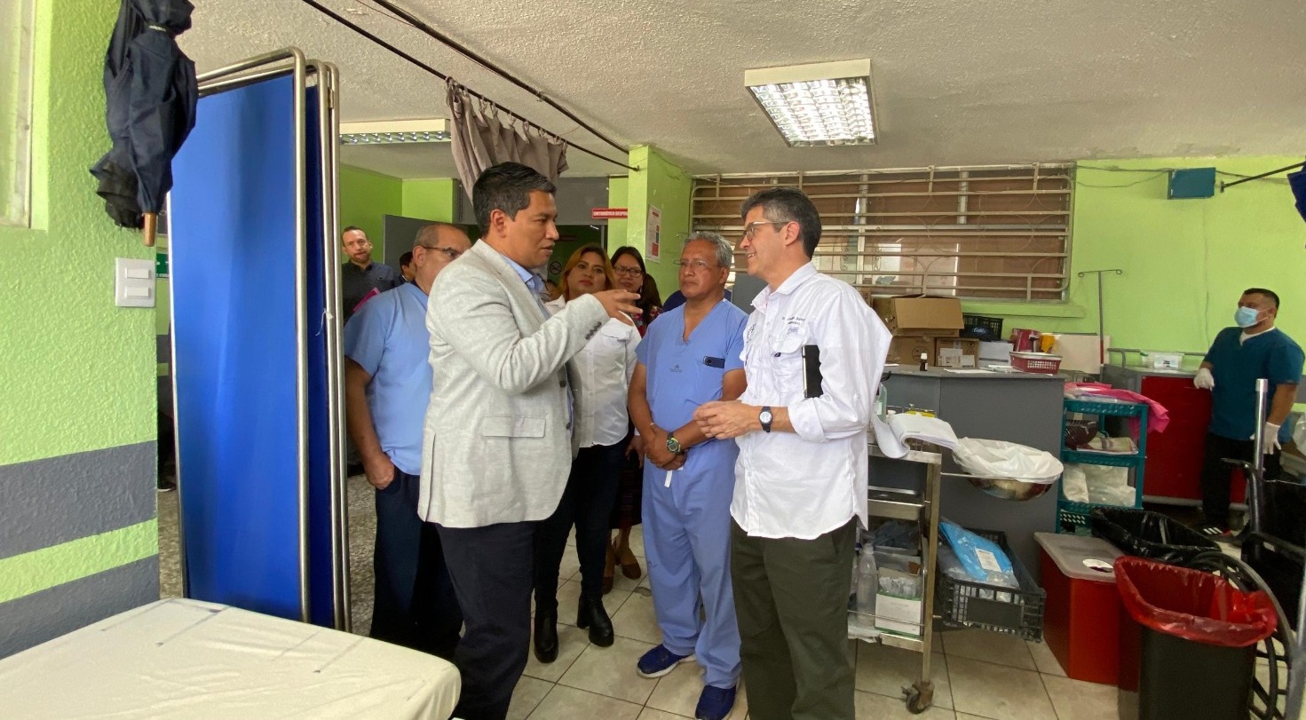 Ministro Joaquín Barnoya supervisa el servicio de Salud en Huehuetenango. /Foto: MSPAS.