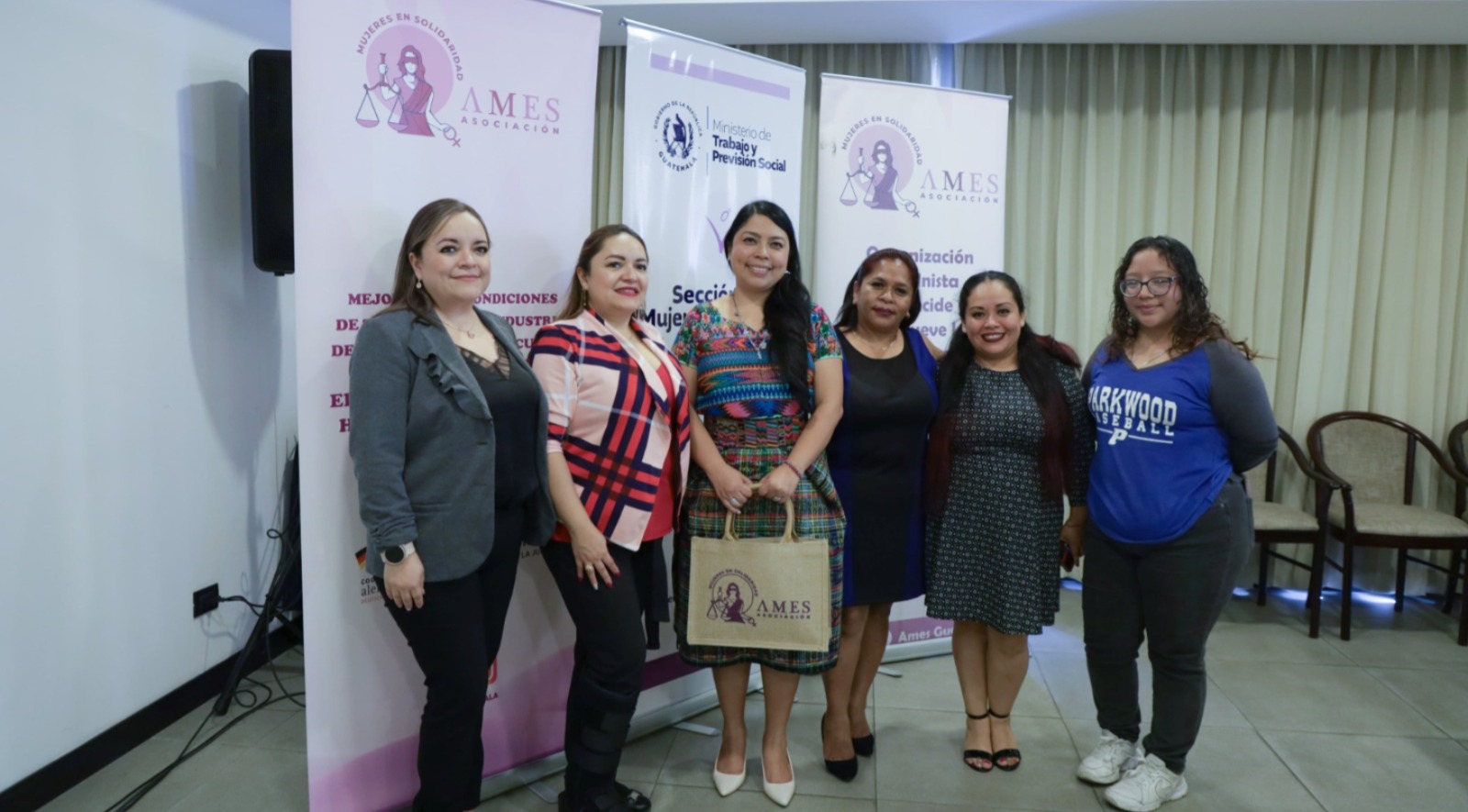 Mujeres representantes del Mintrab participaron en el foro. /Foto: Mintrab.