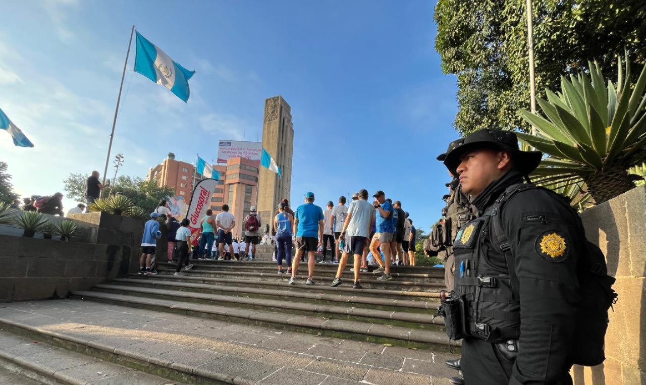 Agentes de PNC velan por la seguridad de la población durante las fiestas patrias