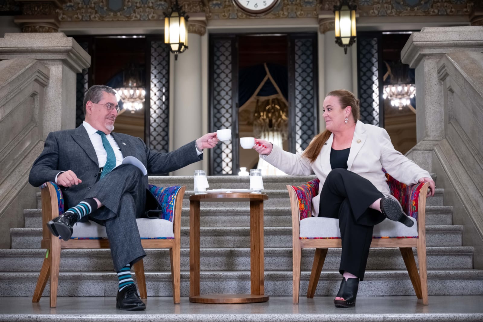 Presidente Bernardo Arévalo con la ministra de Educación, Anabella Giracca. / Foto: Álvaro Interiano.