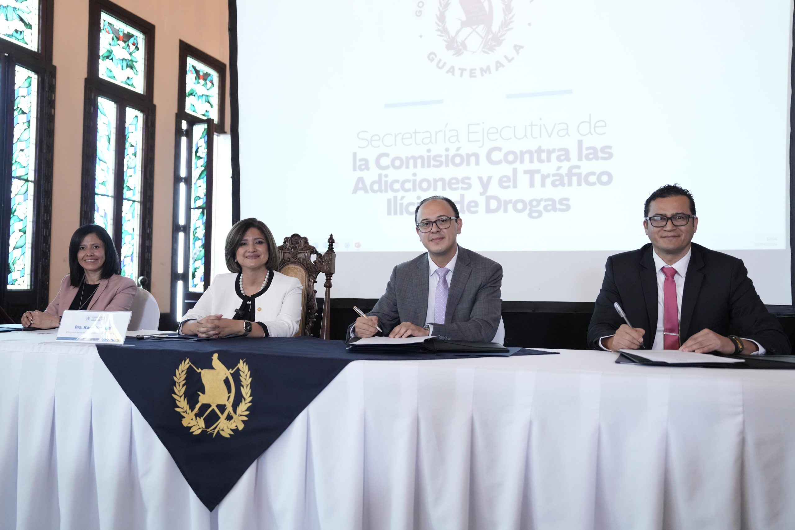 Karin Herrera participó en la firma de la carta de entendimiento entre SECCATID y Usac. /Foto: Vicepresidencia de la Republica.