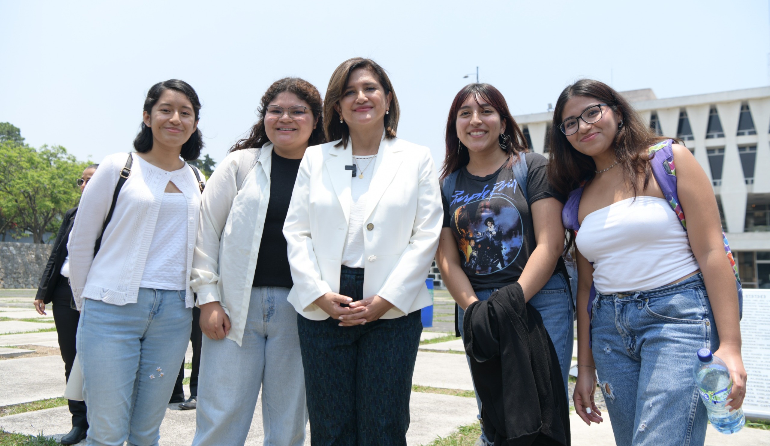 Karin Herrera ha destacado su compromiso con apoyar a los universitarios. /Foto: Gobierno de la República.