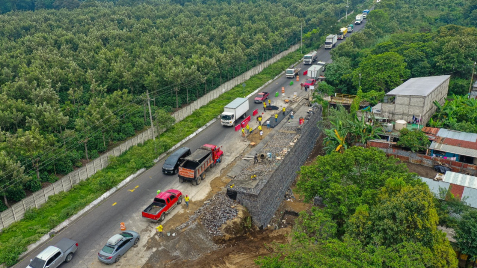 Reestablecen paso sobre el kilómetro 83.5 de la RN-14. /Foto: CIV.