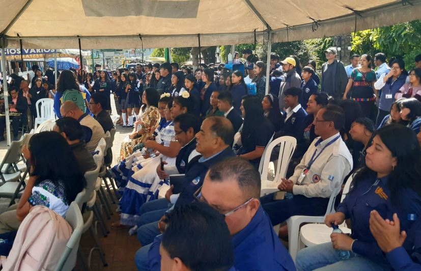 Alumnos de Sololá participan en acto cívico en el marco de independencia nacional