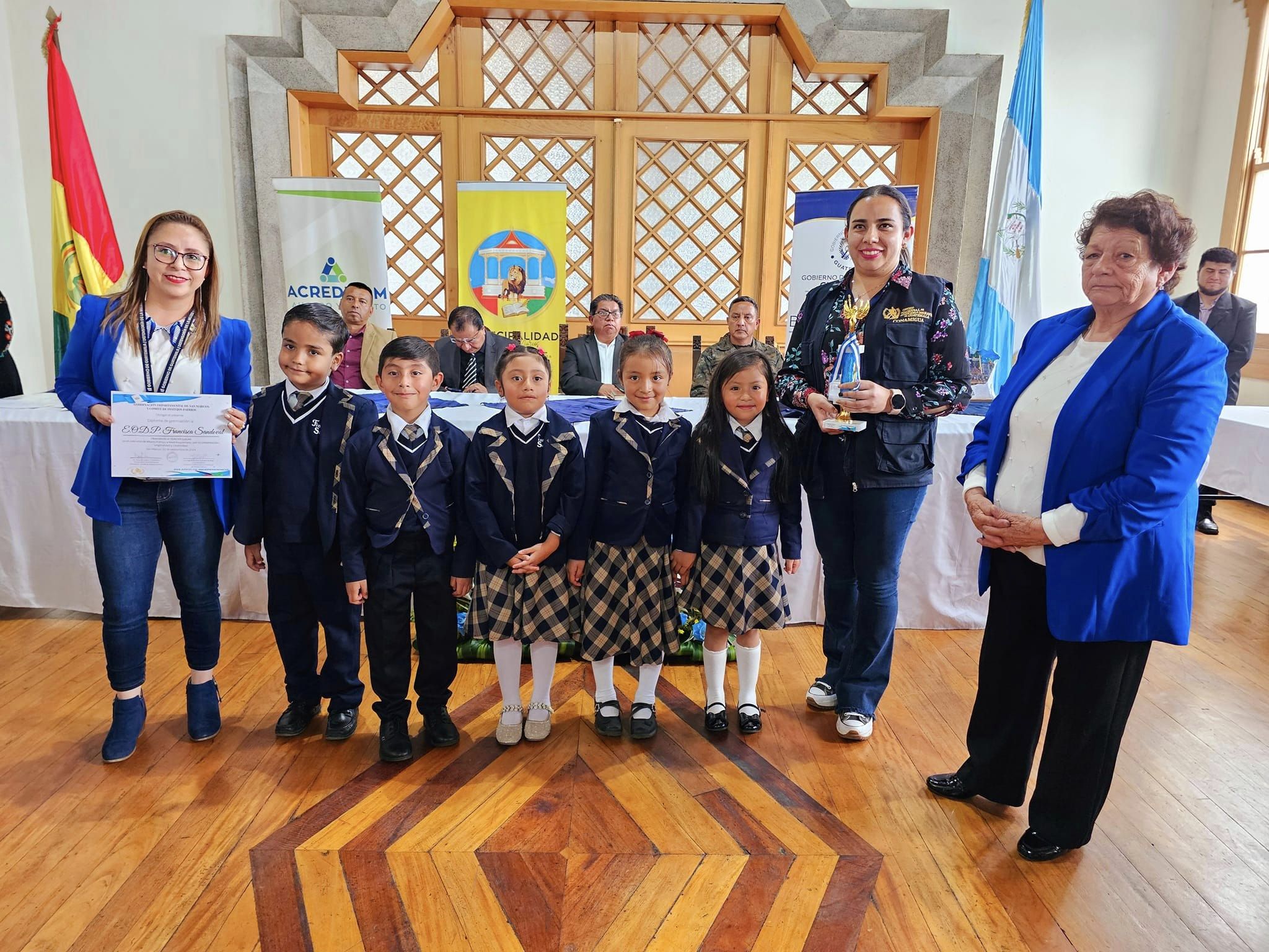Llevan a cabo la premiación de altares patrios