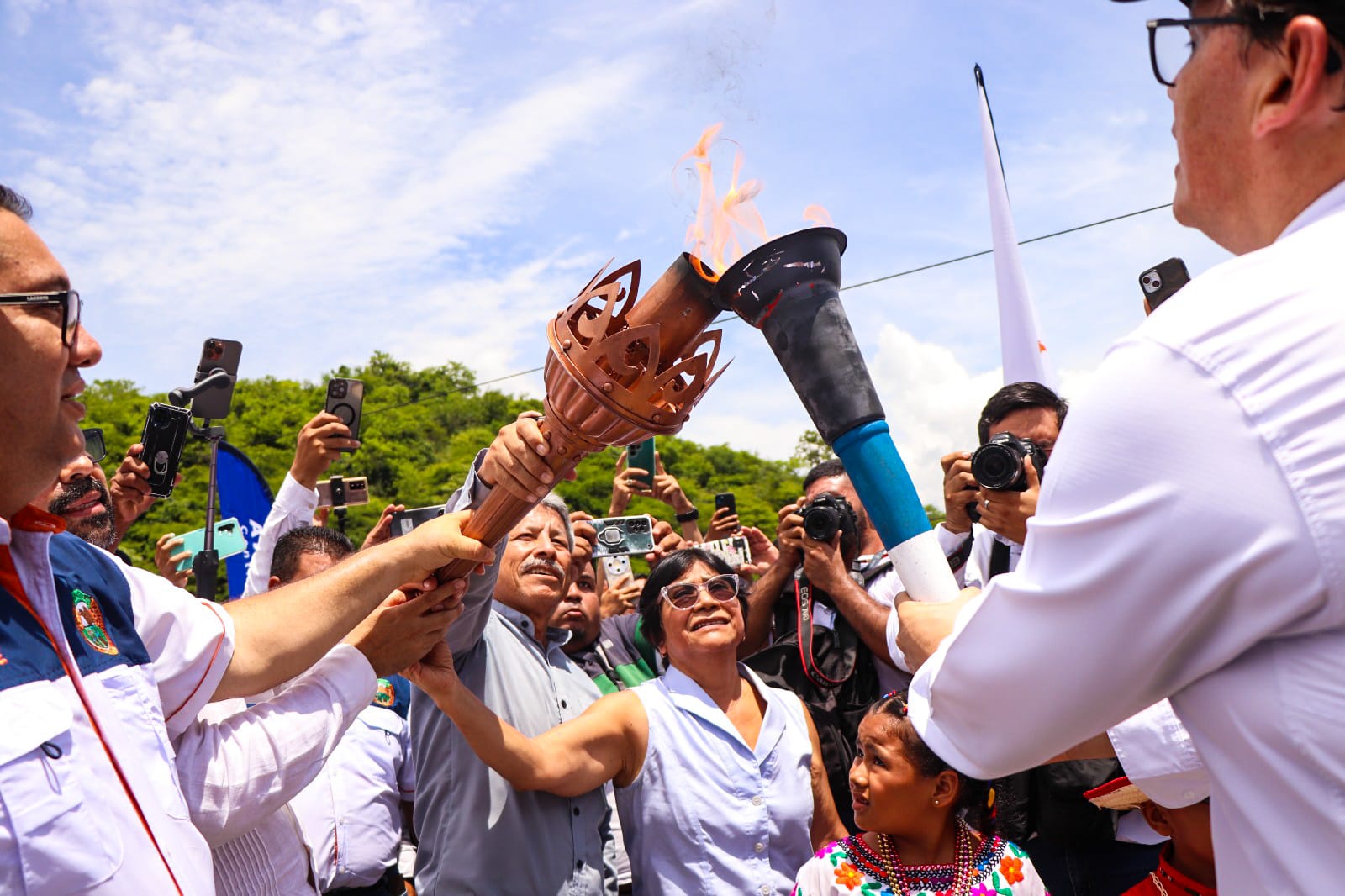 Antorcha Centroamericana por la Paz y la Libertad llega a El Salvador para unir a Centroamérica