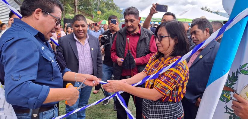 Entregan mejoramiento de caminos rurales en Chimaltenango