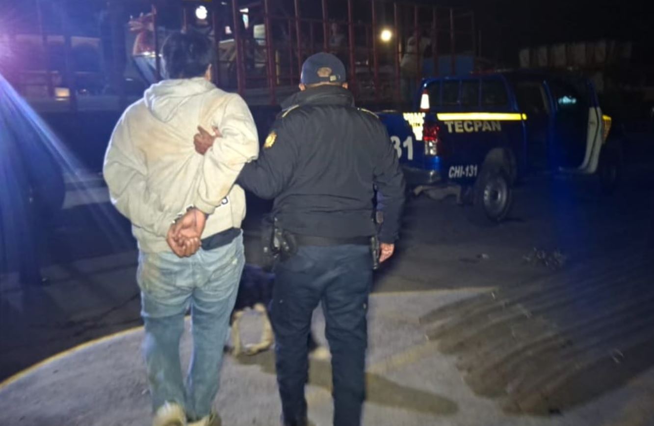 Recuperan furgón robado con mercancía valorada en medio millón de quetzales
