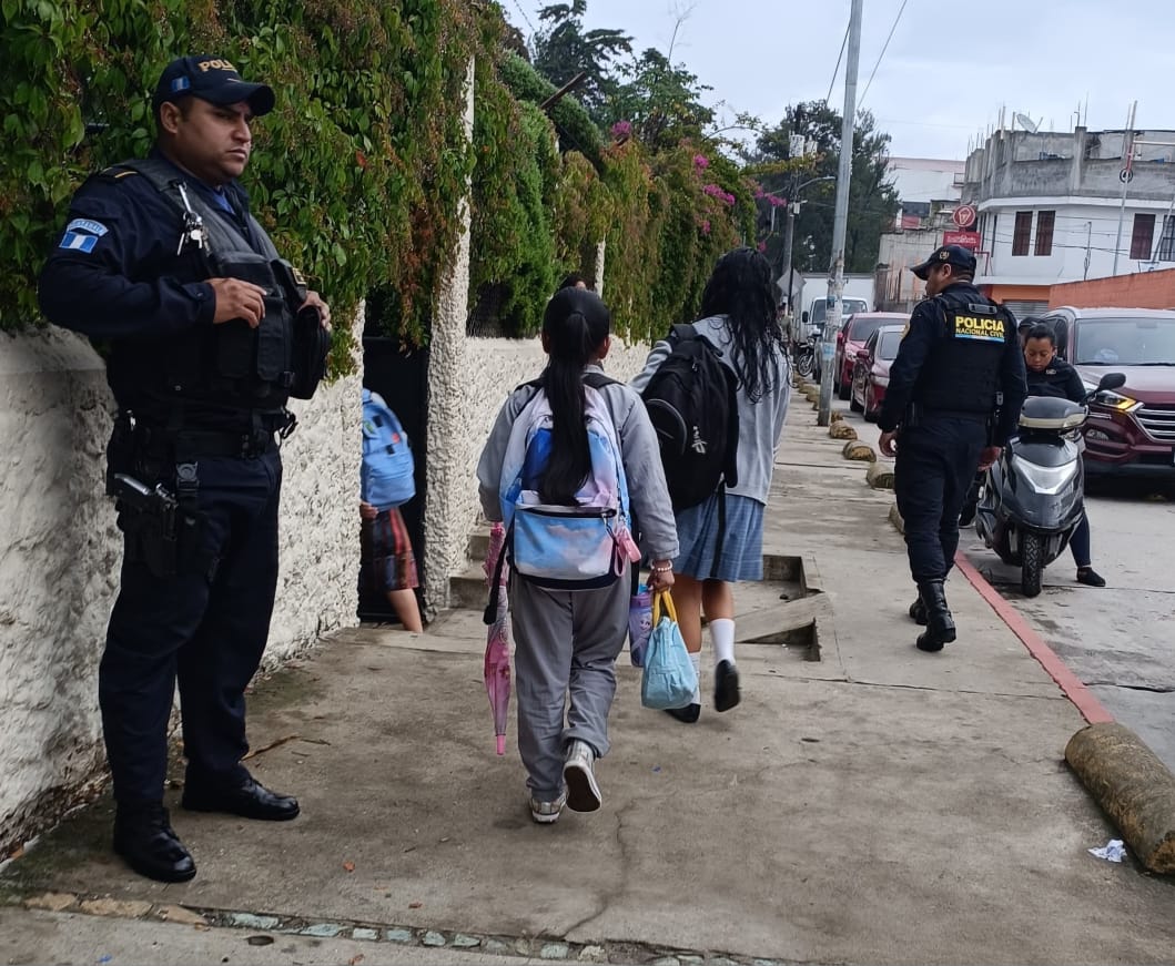 PNC mantiene acciones de seguridad y prevención en centros educativos de Quiché