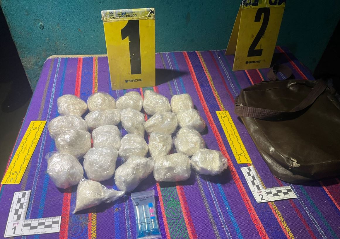 La PNC logra la captura de dos sujetos que transportaban droga,