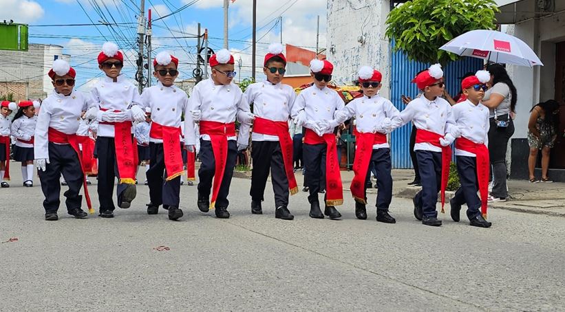 Segundo día de festejos patrios con caminata cívica en Jalapa