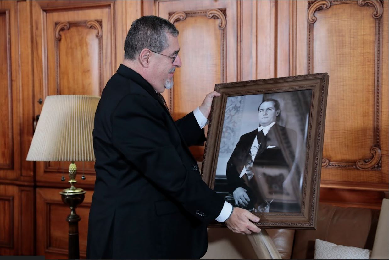Presidente Arévalo recuerda a su padre a 120 años del nacimiento de un visionario