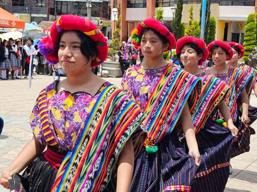 Estudiantes del nivel medio de San Marcos resaltan la cultura e identidad guatemaltecas