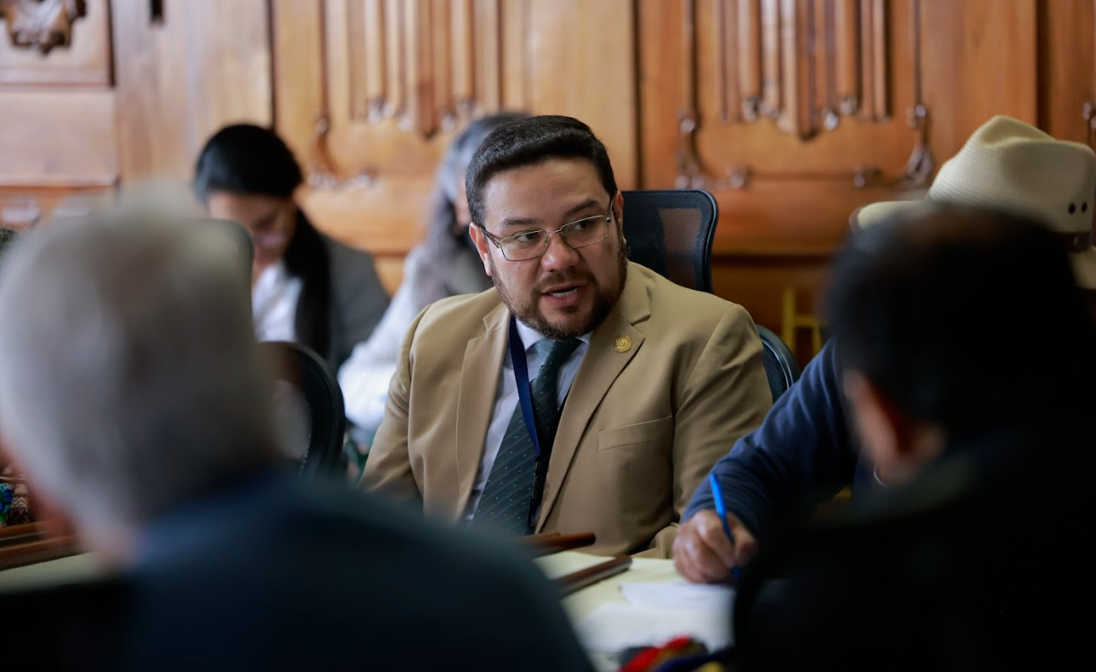 Oswaldo Samayoa en una reunión de Copadeh. / Foto: Gilber García, SCSP.